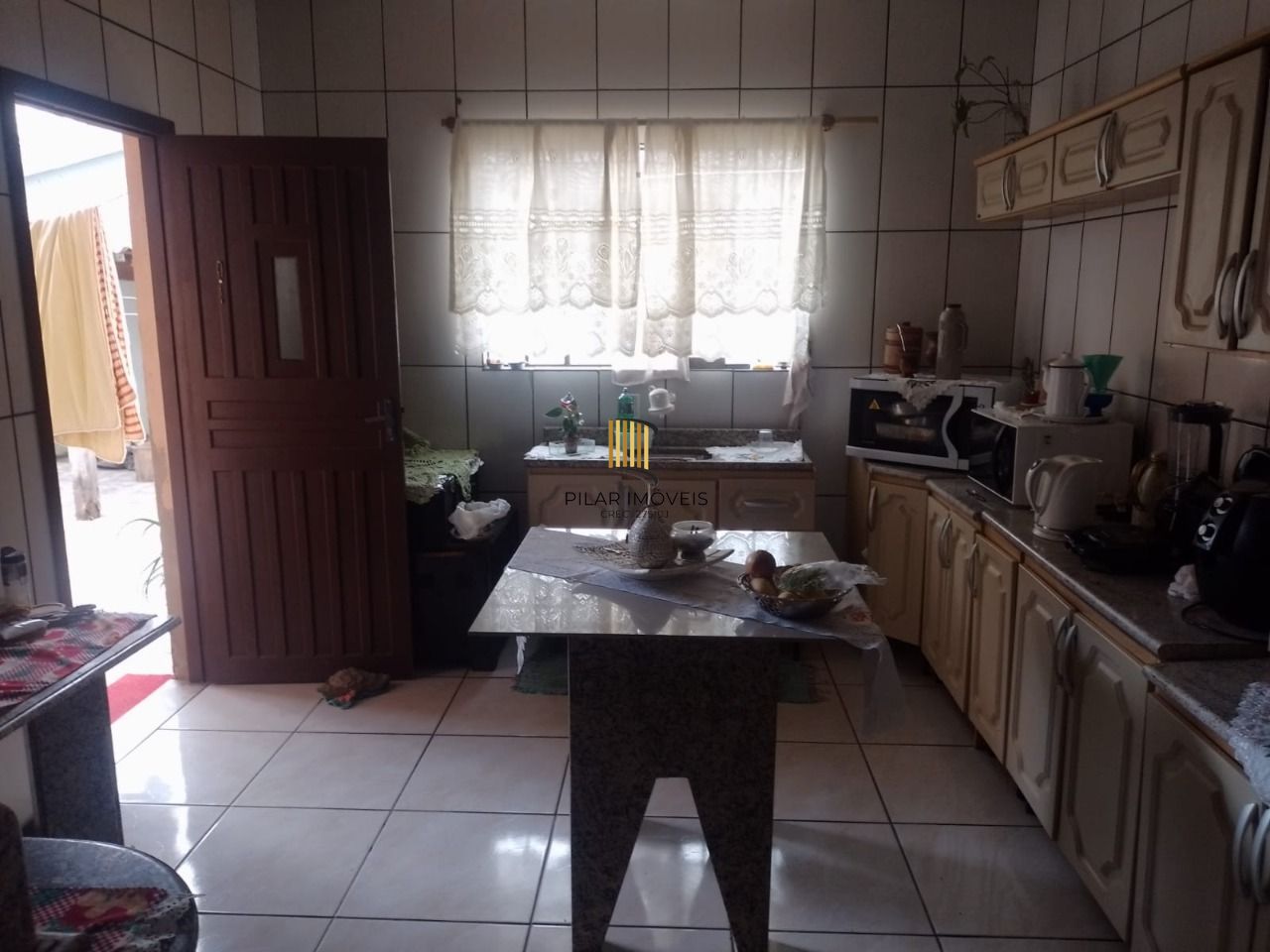 Casa no Bairro Ponta Grossa com terreno medindo 10x30.