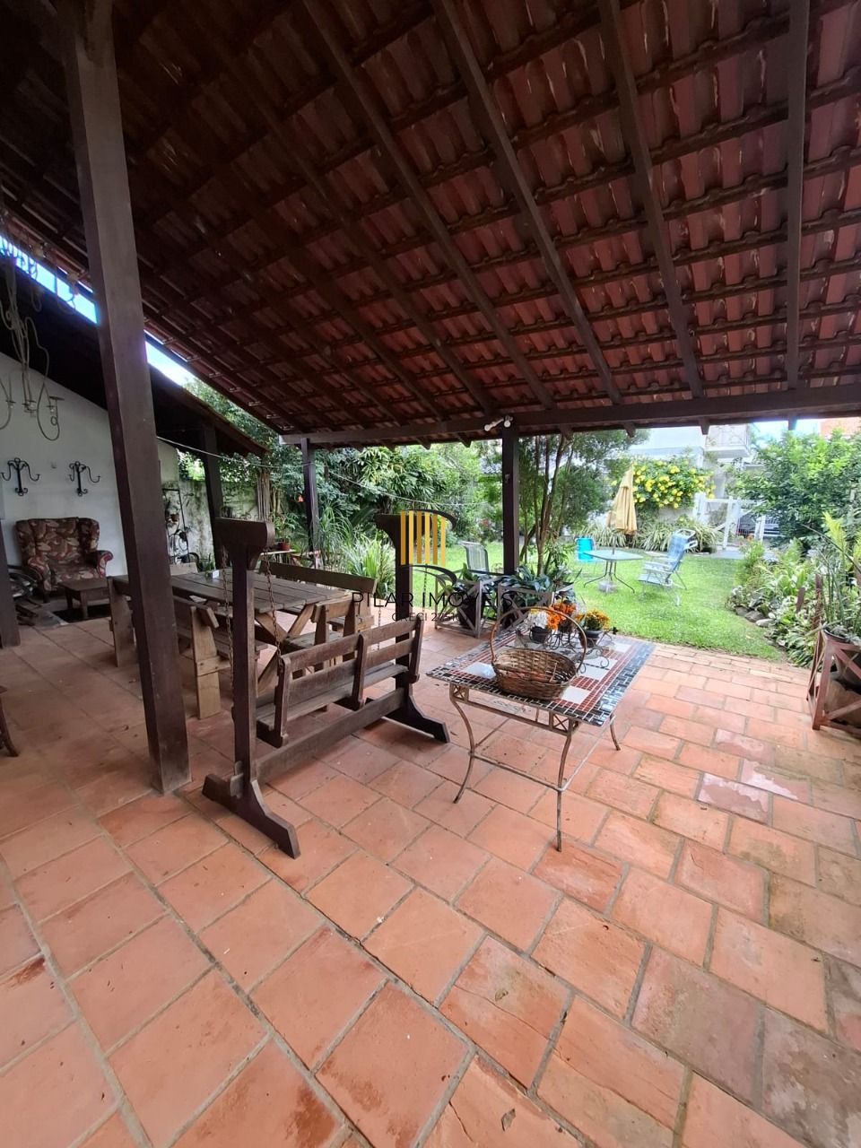 Casa em Porto Alegre, no bairro Ipanema, com 3 dormitório(s), e 3 banheiros, à venda.