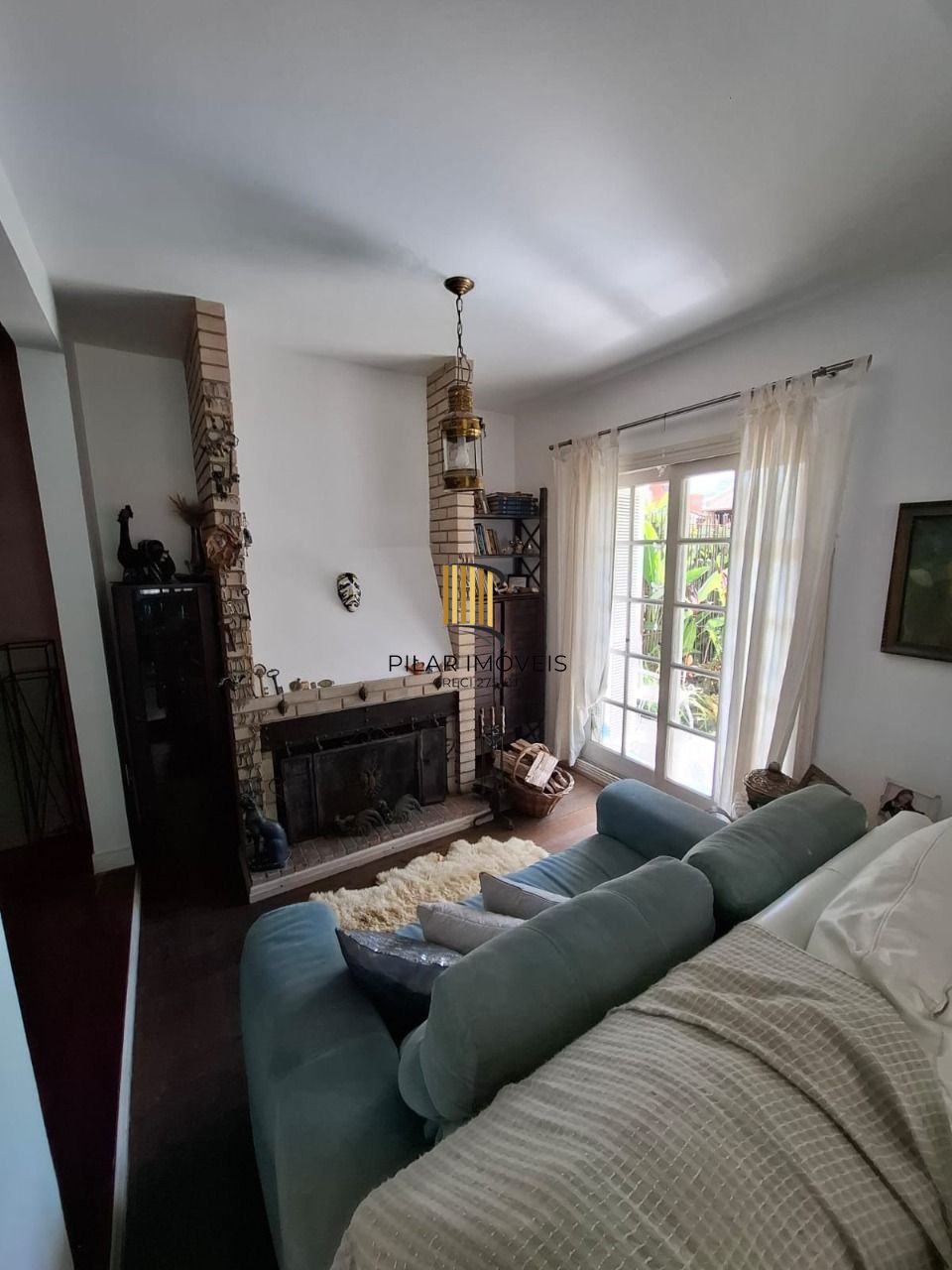 Casa em Porto Alegre, no bairro Ipanema, com 3 dormitório(s), e 3 banheiros, à venda.