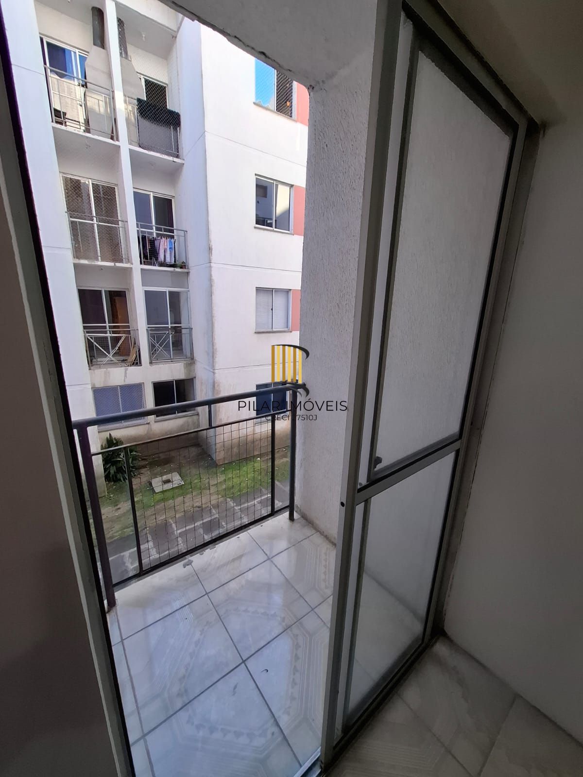 Apartamento 2 dromitórios - bairro restinga.