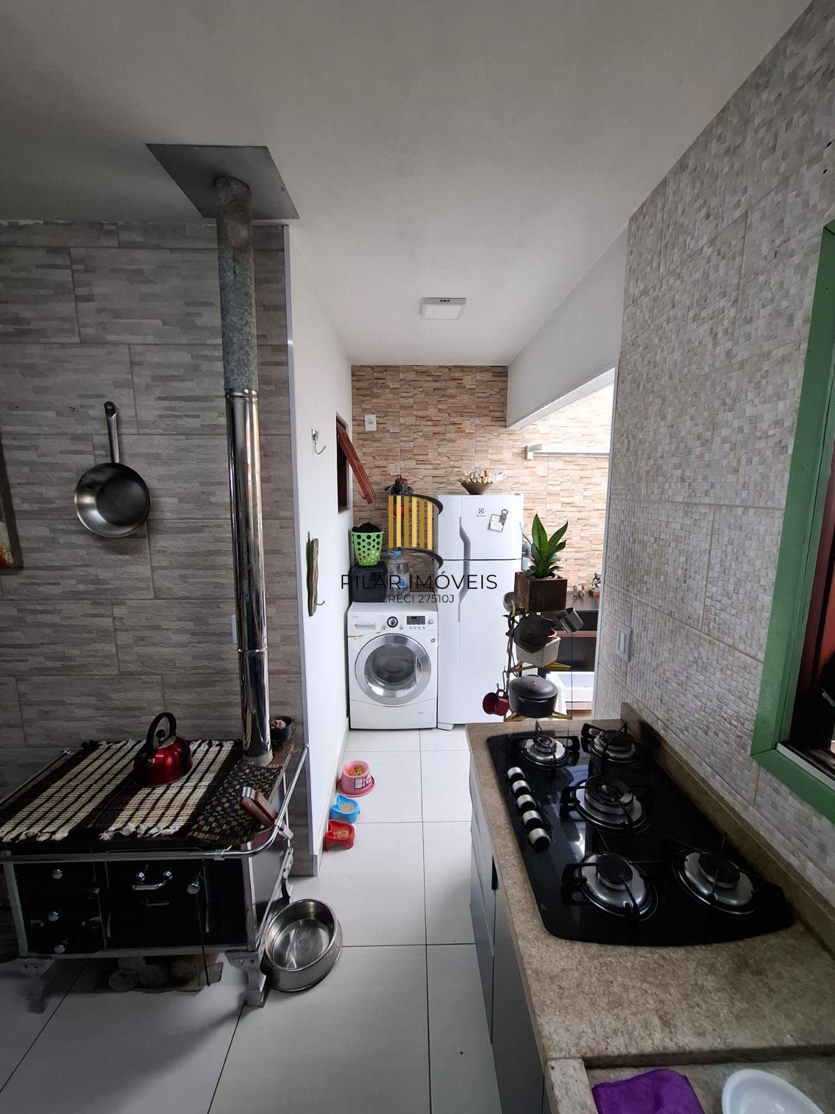 Casa de 1 Dormitório dentro de condomínio fechado no bairro Guáruja.
