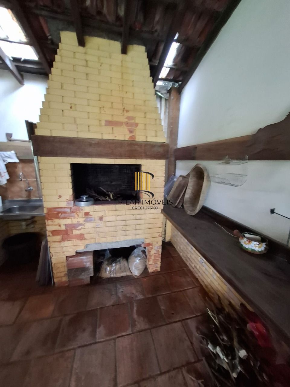 Casa em Porto Alegre, no bairro Ipanema, com 3 dormitório(s), e 3 banheiros, à venda.