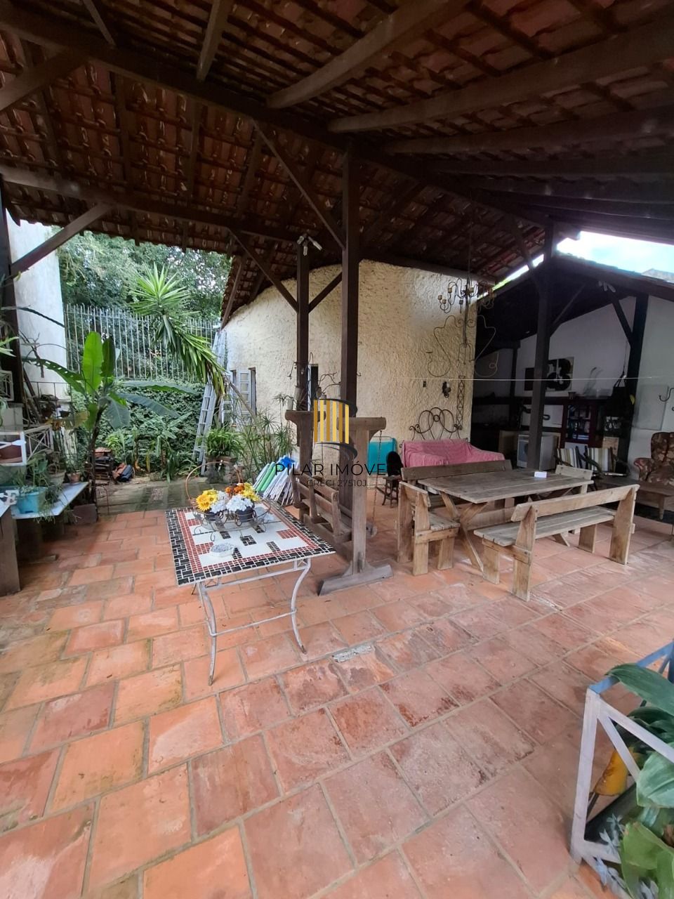 Casa em Porto Alegre, no bairro Ipanema, com 3 dormitório(s), e 3 banheiros, à venda.