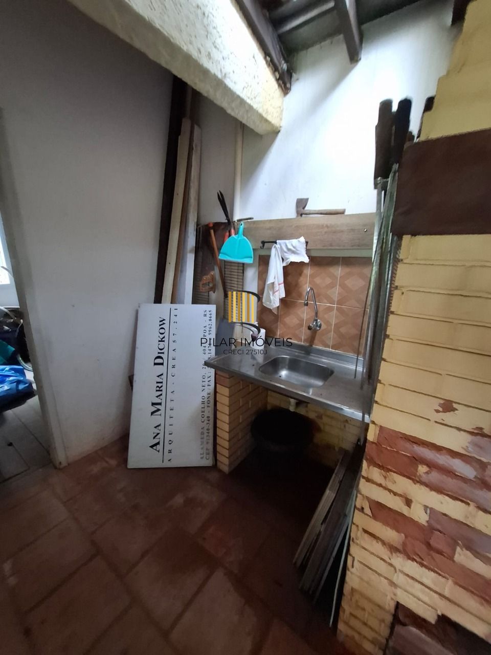 Casa em Porto Alegre, no bairro Ipanema, com 3 dormitório(s), e 3 banheiros, à venda.