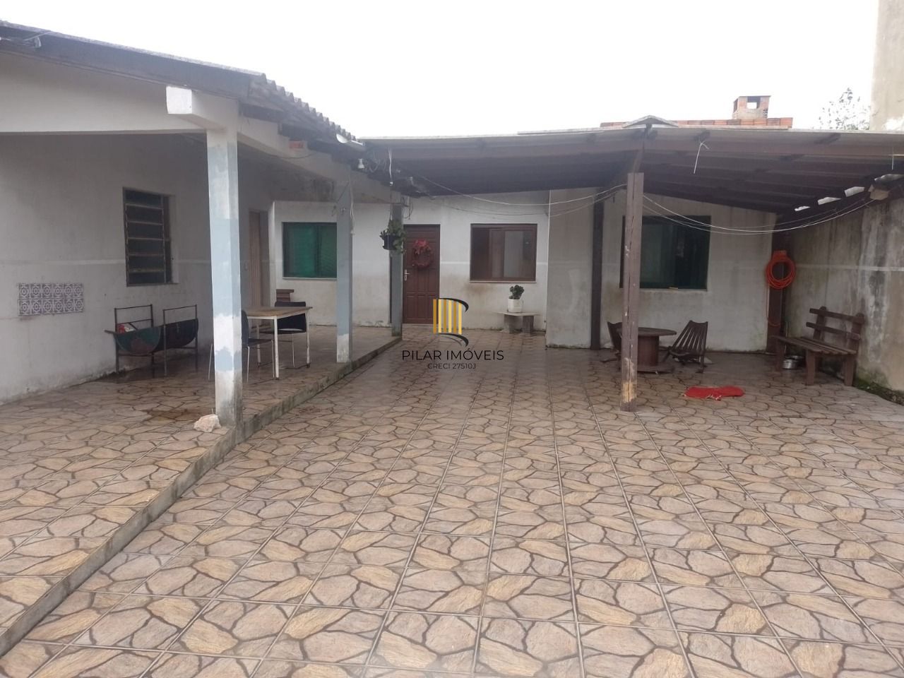 Casa no Bairro Ponta Grossa com terreno medindo 10x30.