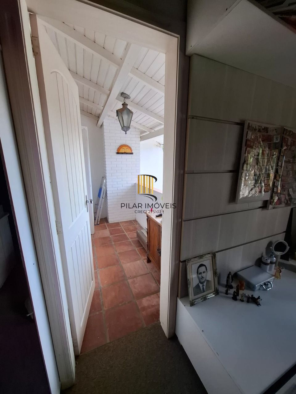 Casa em Porto Alegre, no bairro Ipanema, com 3 dormitório(s), e 3 banheiros, à venda.