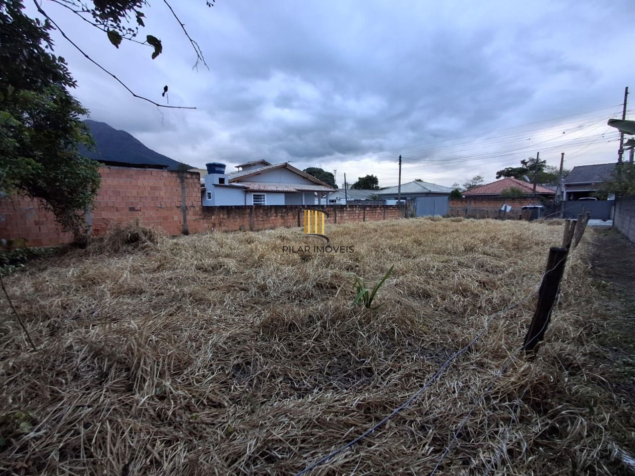 Terreno no bairro Aririú da Formiga