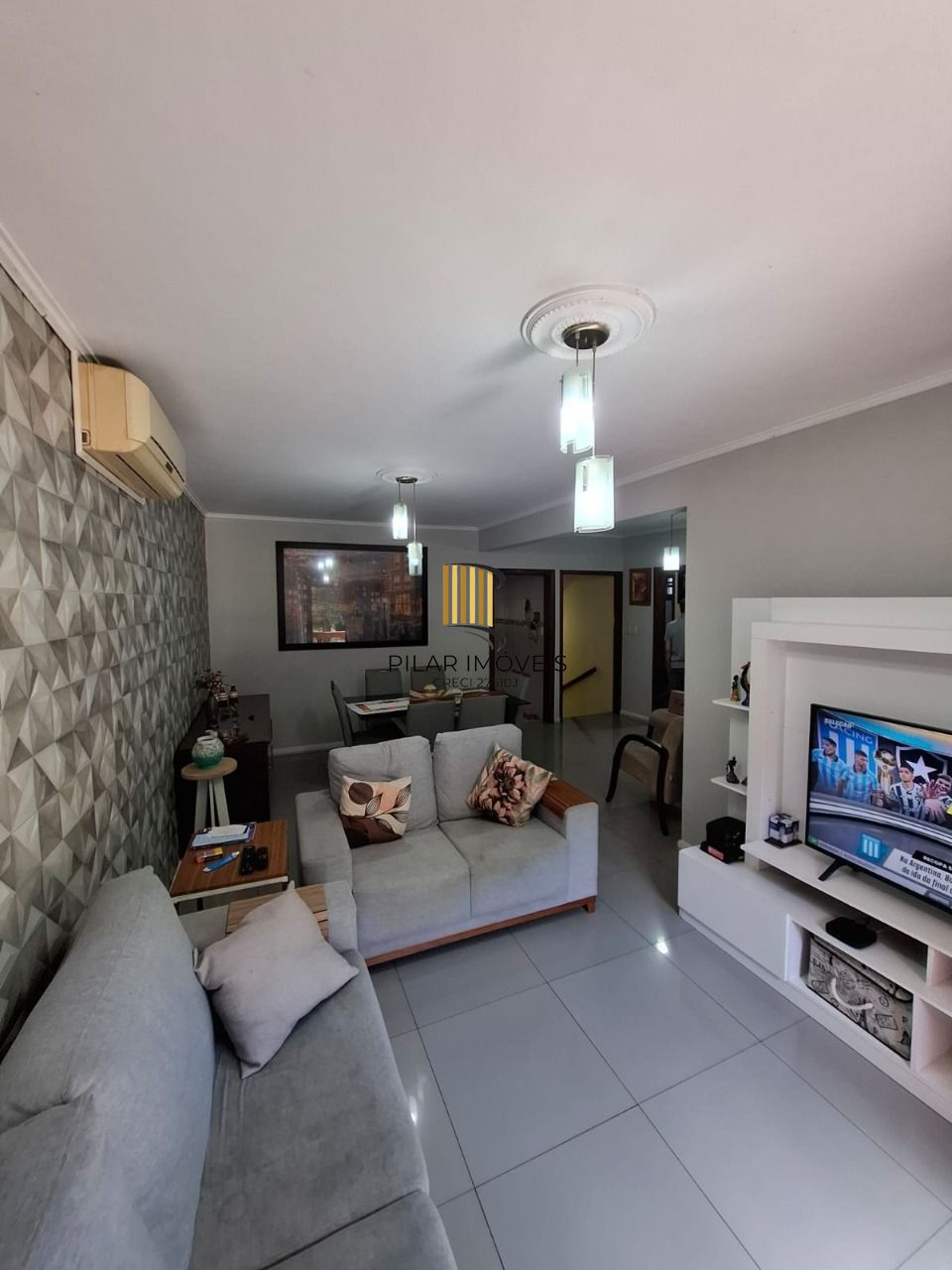 Casa 4 dormitórios no bairro Vila Nova