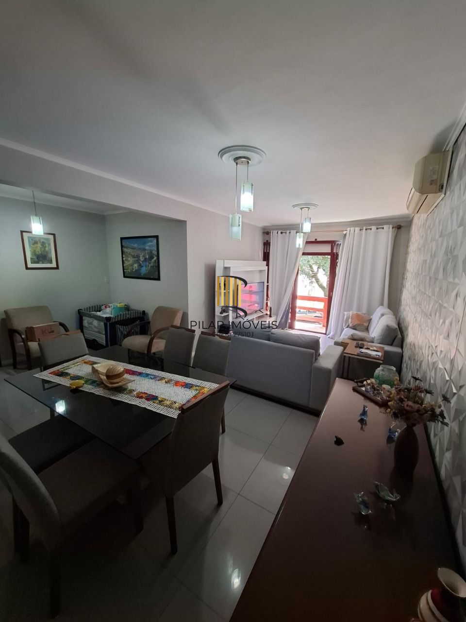 Casa 4 dormitórios no bairro Vila Nova