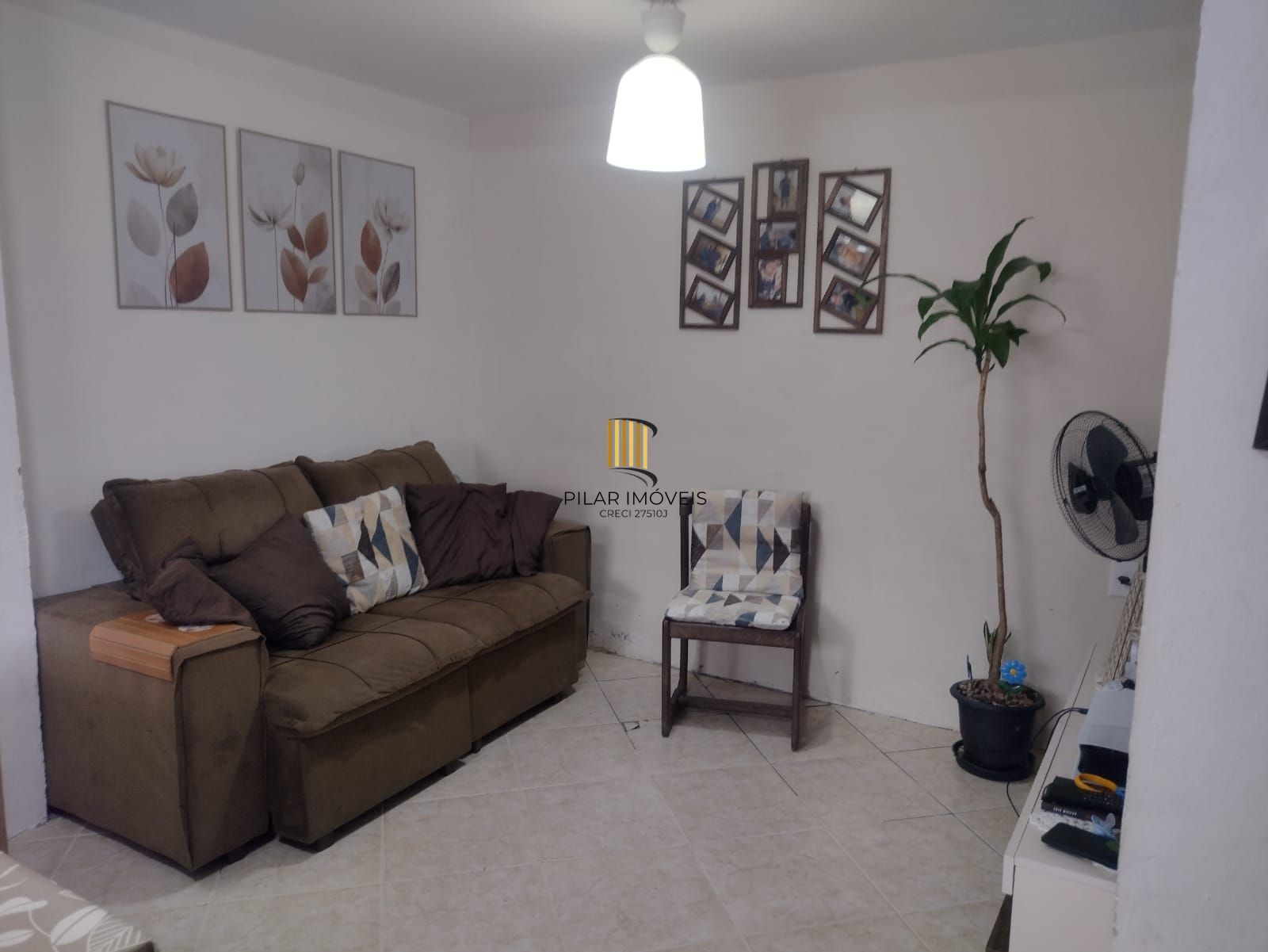 Casa no Bairro Hípica, com terreno de 10 metros de frente por 33 metros de fundos, totalizando 330m².