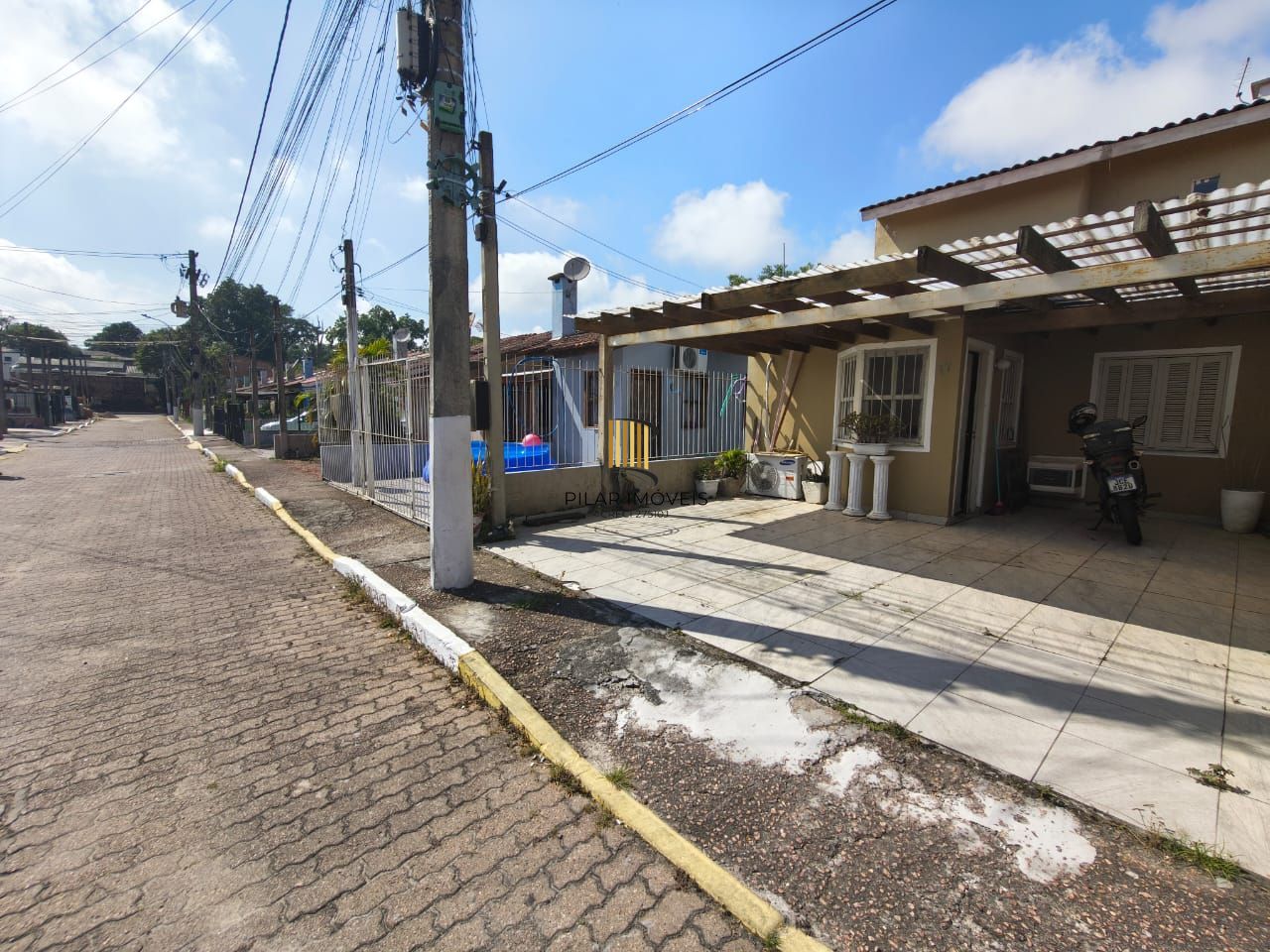 Casa a venda 3 dormitórios - Restinga - Porto Alegre