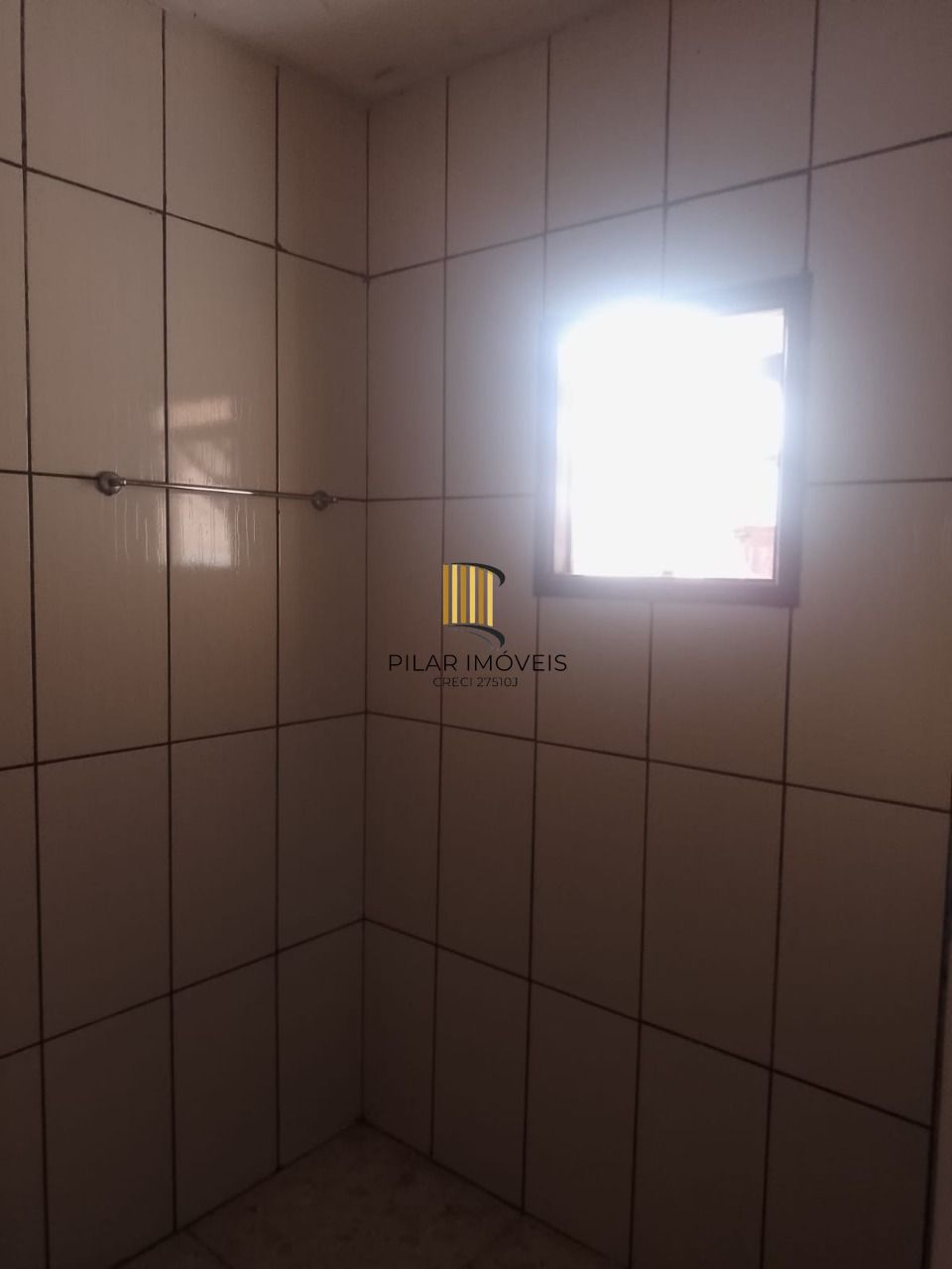Casa no Bairro Ponta Grossa com terreno medindo 10x30.
