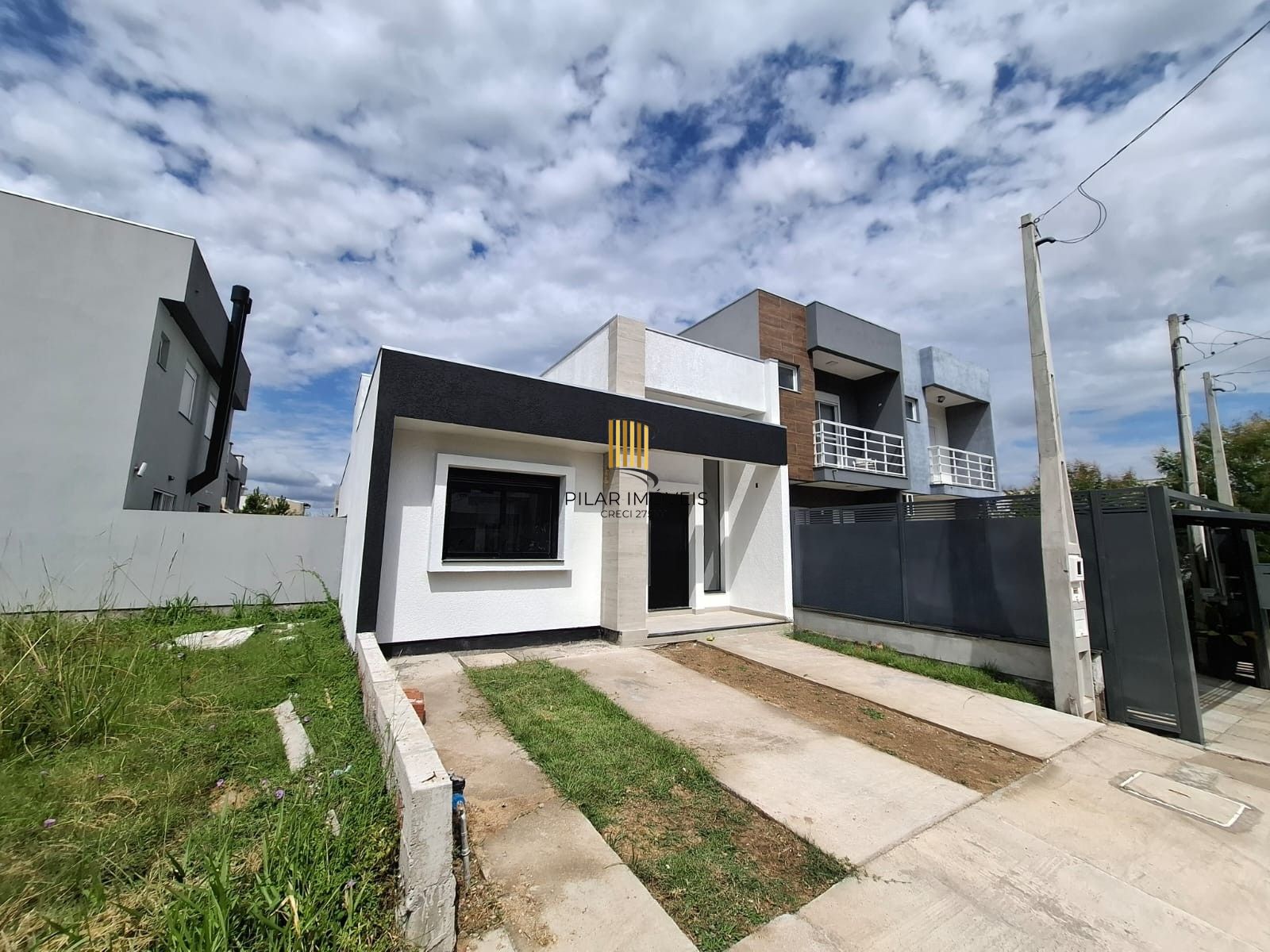 Casa 3 Dorm com Pé Direito Alto e 2 Vagas | Zona Sul POA