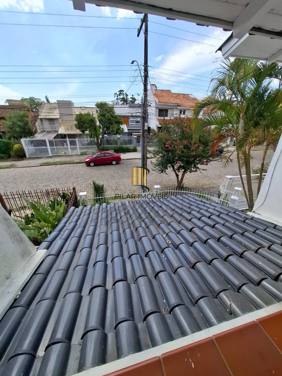 Casa em Porto Alegre, no bairro Ipanema, com 3 dormitório(s), e 3 banheiros, à venda.