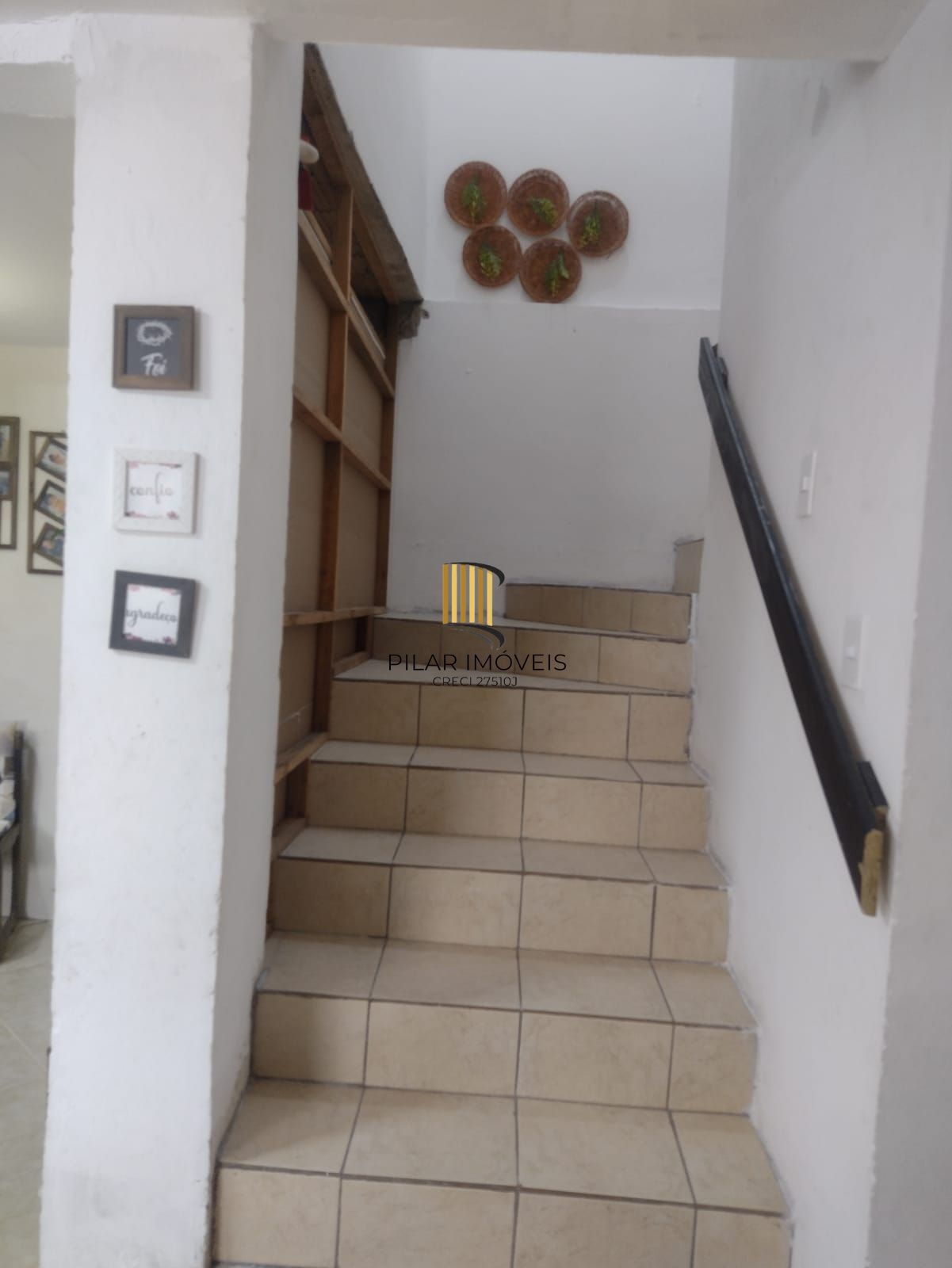 Casa no Bairro Hípica, com terreno de 10 metros de frente por 33 metros de fundos, totalizando 330m².
