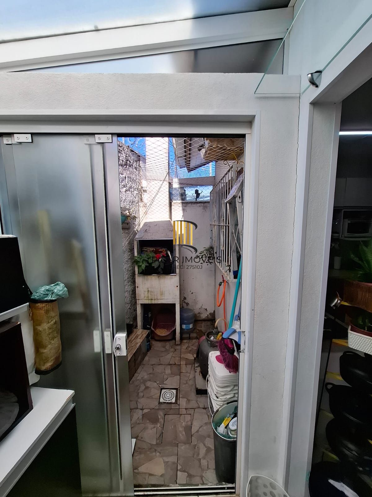 Casa de 1 Dormitório dentro de condomínio fechado no bairro Guáruja.