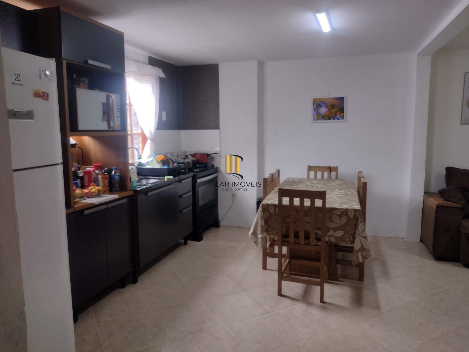 Casa no Bairro Hípica, com terreno de 10 metros de frente por 33 metros de fundos, totalizando 330m².