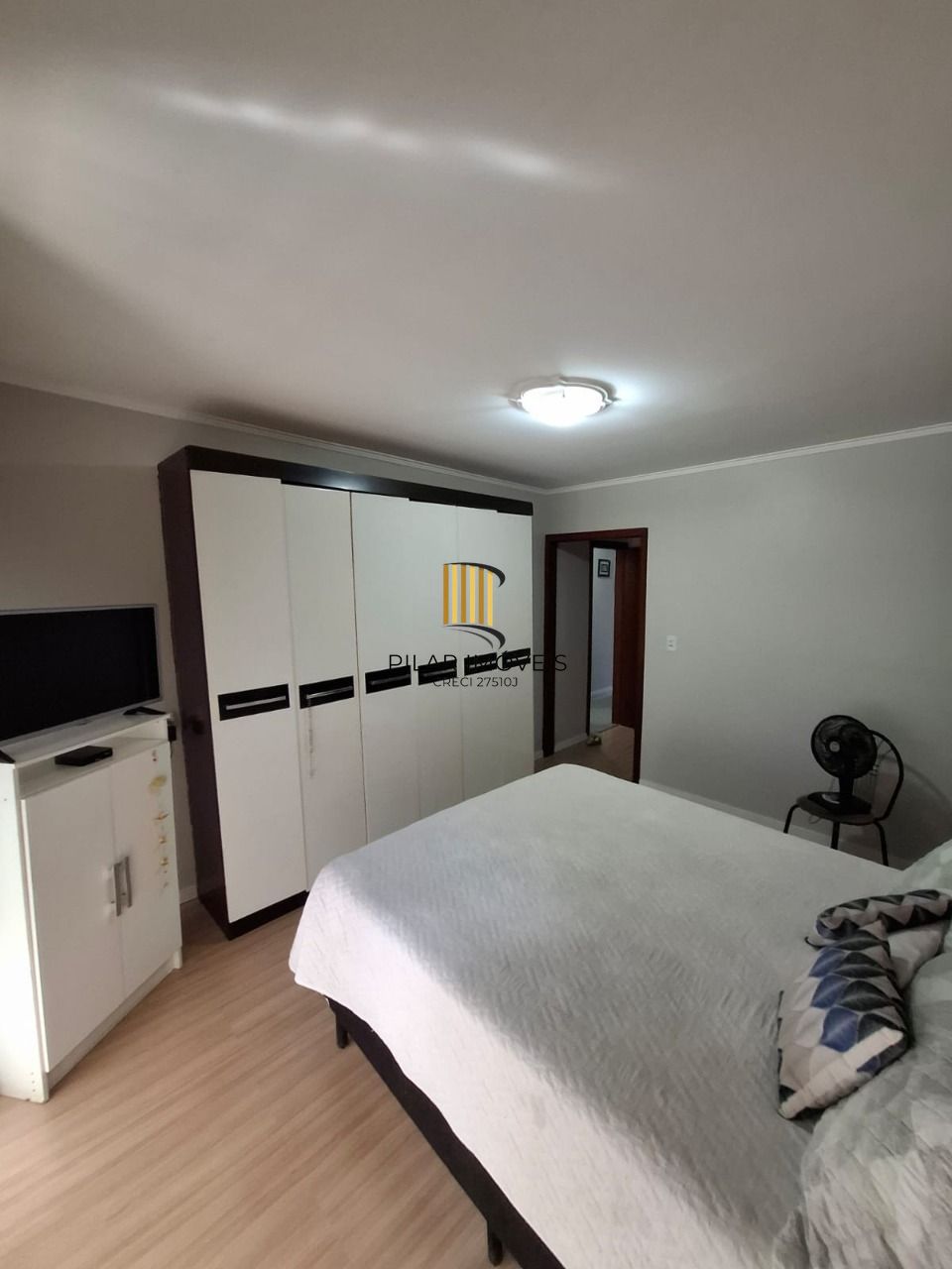 Casa 4 dormitórios no bairro Vila Nova