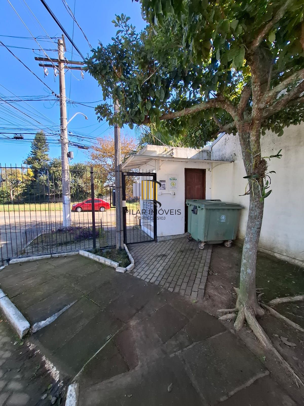 Casa de 1 Dormitório dentro de condomínio fechado no bairro Guáruja.
