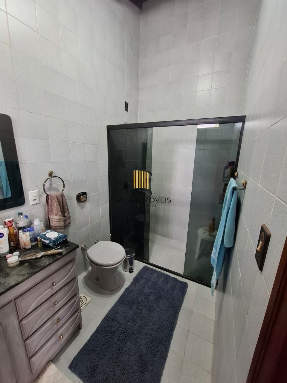 Casa em Porto Alegre, no bairro Ipanema, com 3 dormitório(s), e 3 banheiros, à venda.