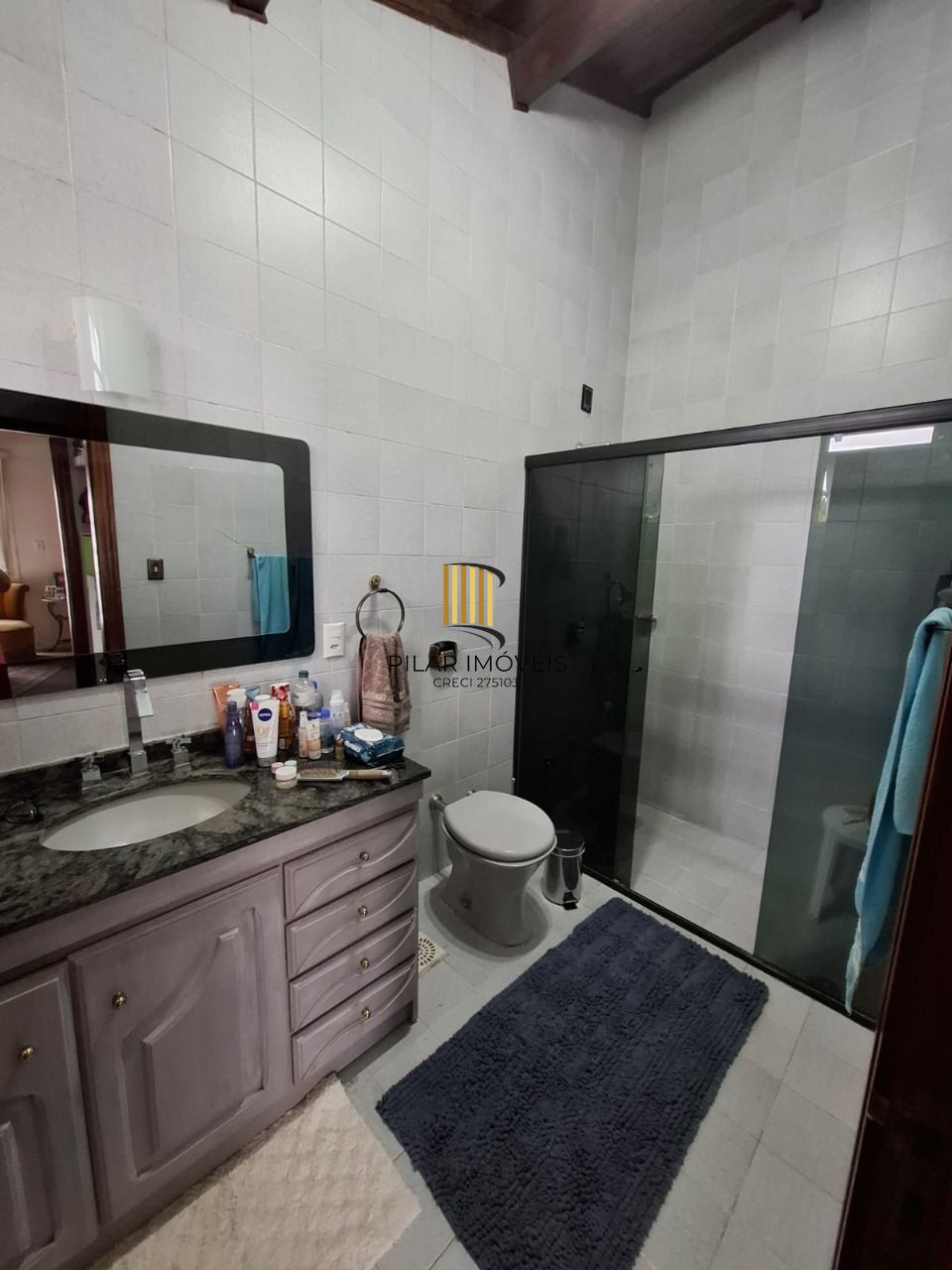 Casa em Porto Alegre, no bairro Ipanema, com 3 dormitório(s), e 3 banheiros, à venda.