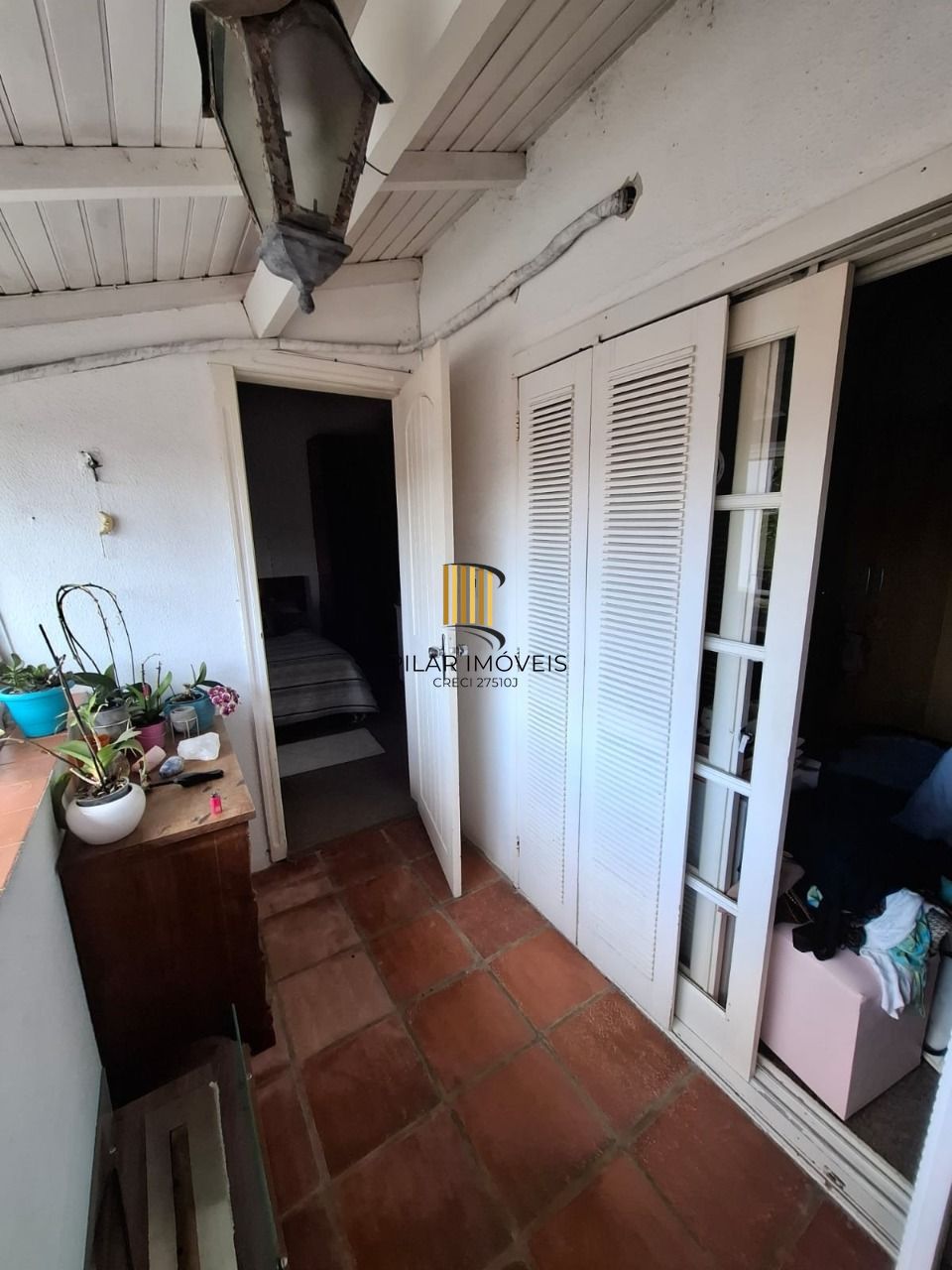 Casa em Porto Alegre, no bairro Ipanema, com 3 dormitório(s), e 3 banheiros, à venda.