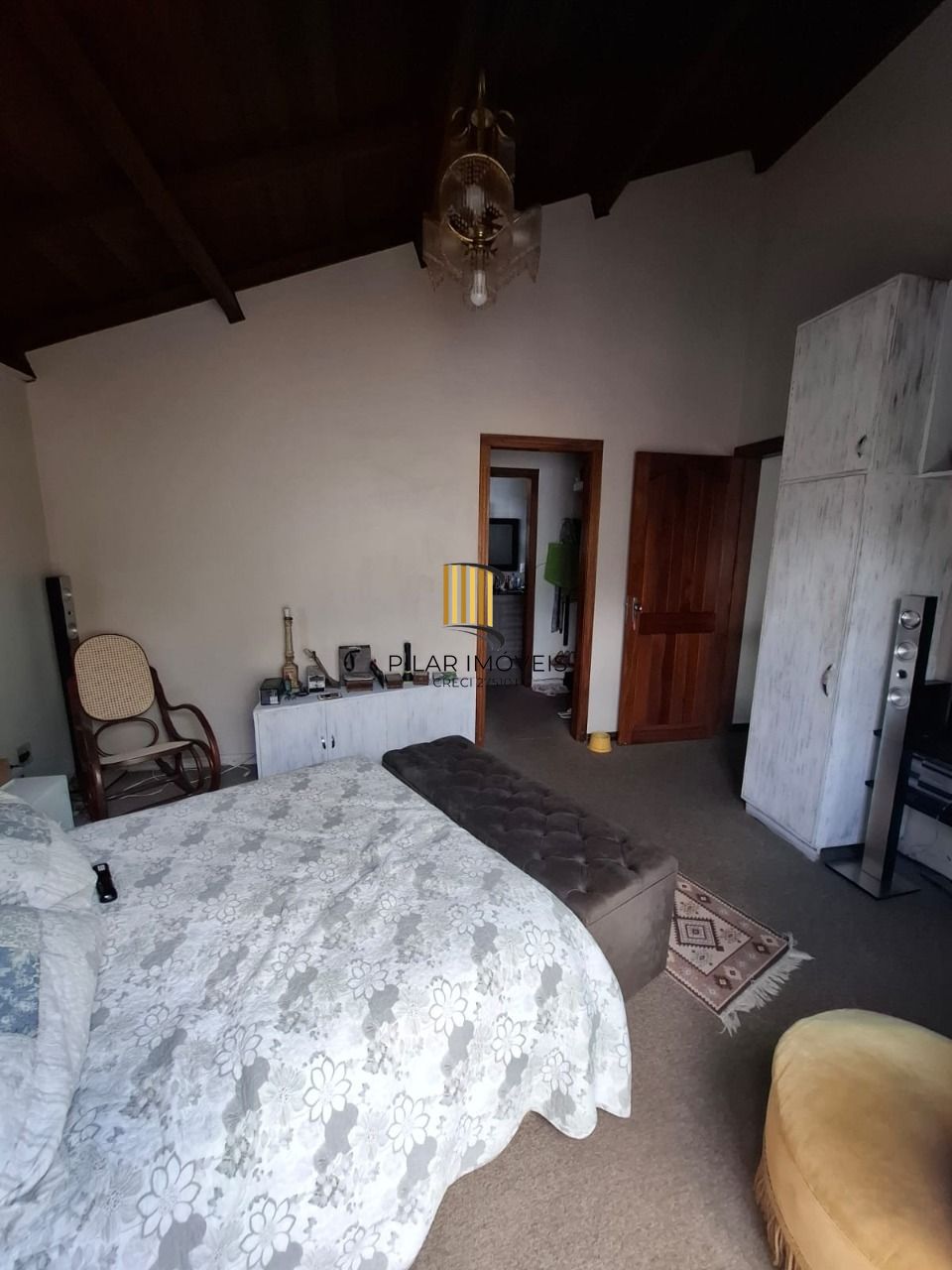 Casa em Porto Alegre, no bairro Ipanema, com 3 dormitório(s), e 3 banheiros, à venda.