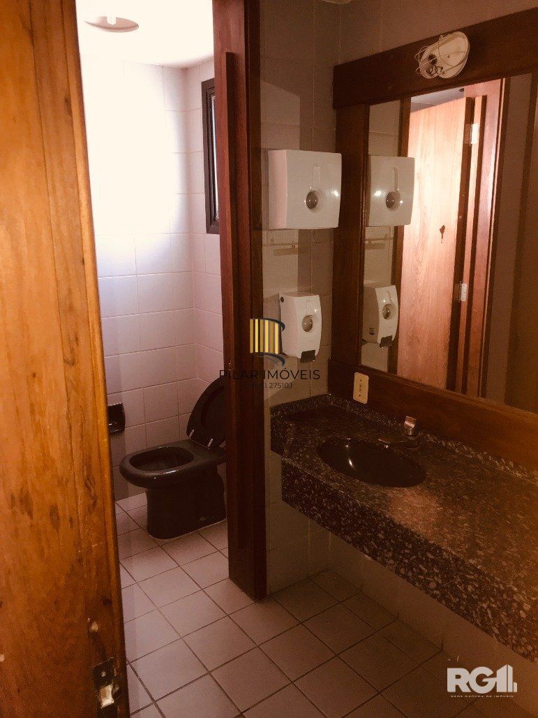 Sala comercial espaçosa, com uma vista deslumbrante para o Guaíba