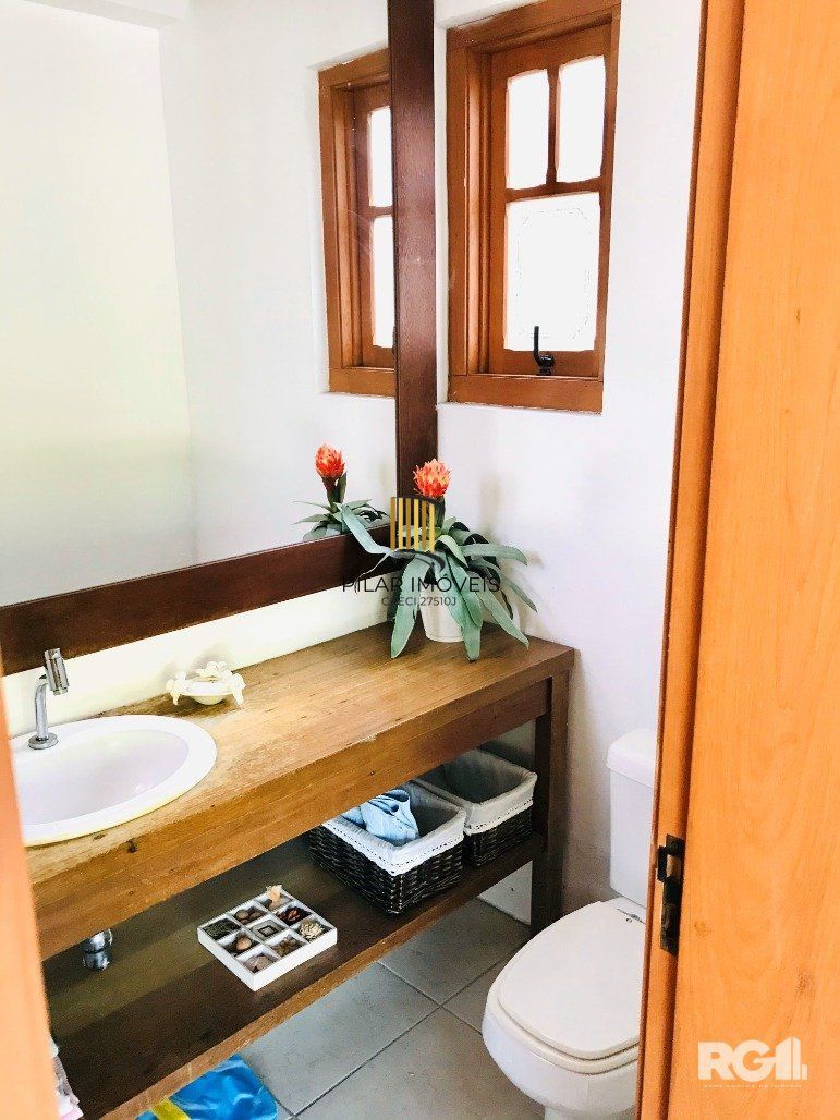 Casa de Condomínio 7 dormitórios no bairro Cavalhada