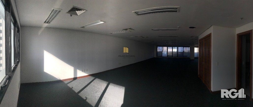 Sala comercial espaçosa, com uma vista deslumbrante para o Guaíba
