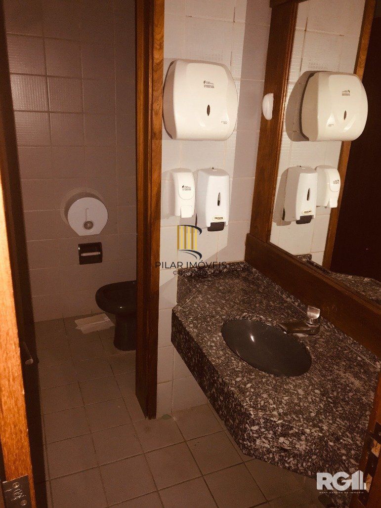 Sala comercial espaçosa, com uma vista deslumbrante para o Guaíba