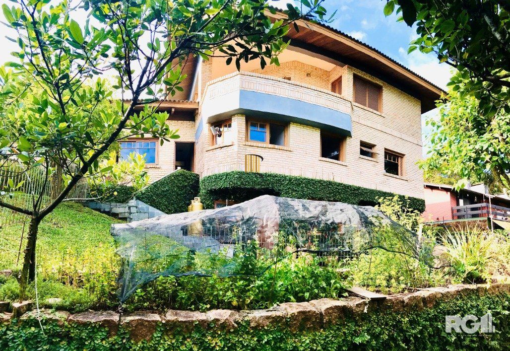 Casa de Condomínio 7 dormitórios no bairro Cavalhada