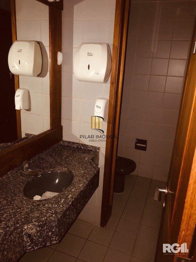 Sala comercial espaçosa, com uma vista deslumbrante para o Guaíba