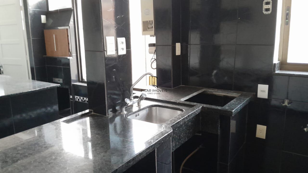 Amplo apartamento de frente de 2 quartos,com sacada,churrasqueira na cozinha