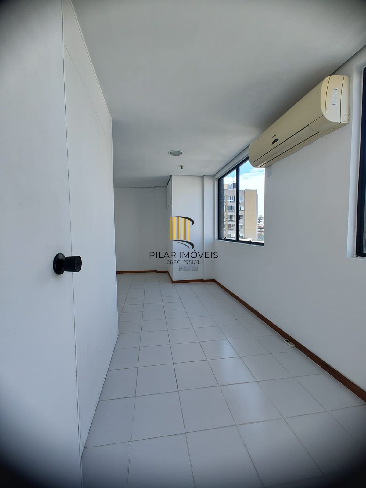 Salão comercial no bairro Menino Deus