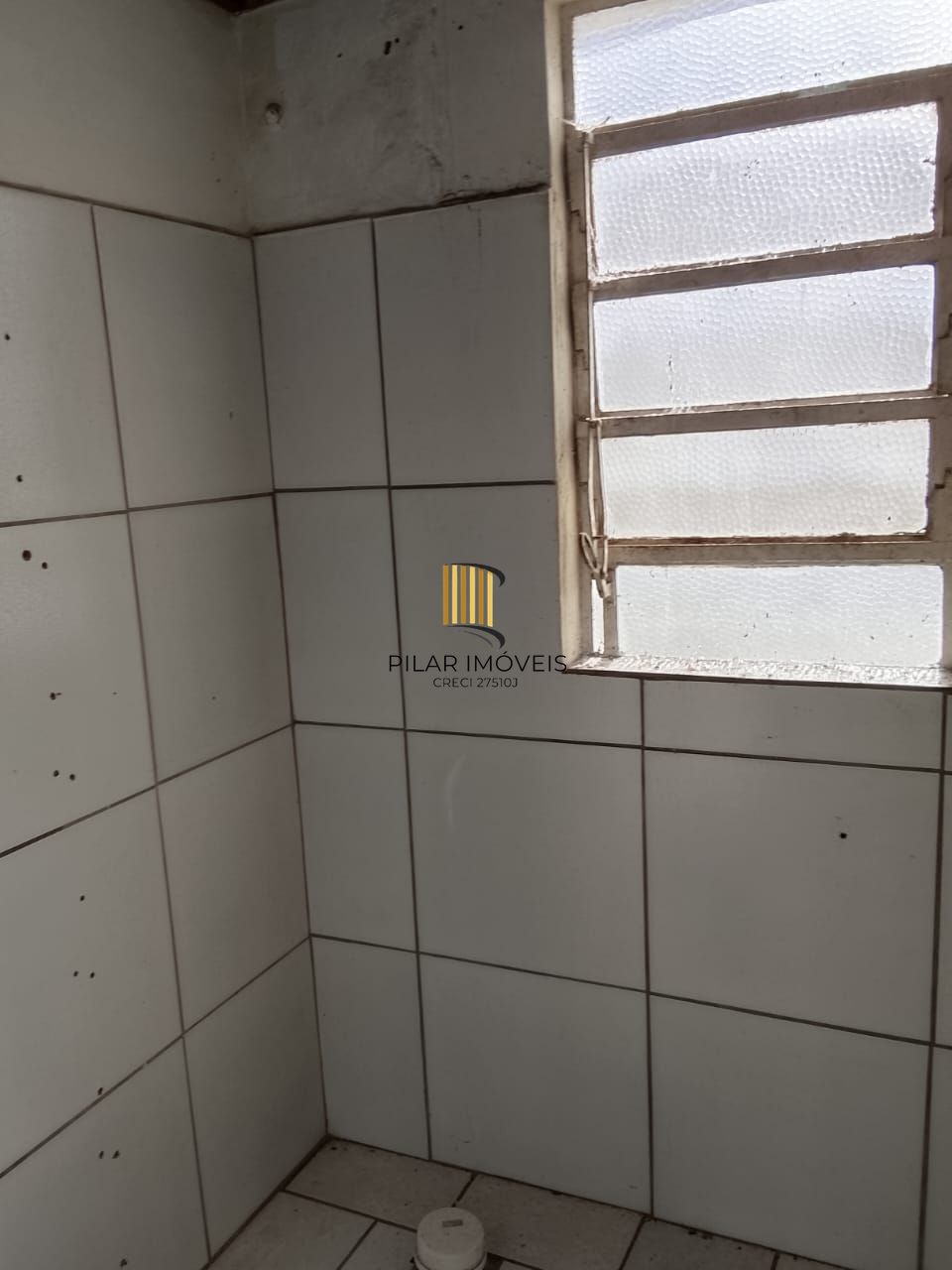 Prédio na Duque de Caxias, desocupado espaço amplo. Preço atrativo.
