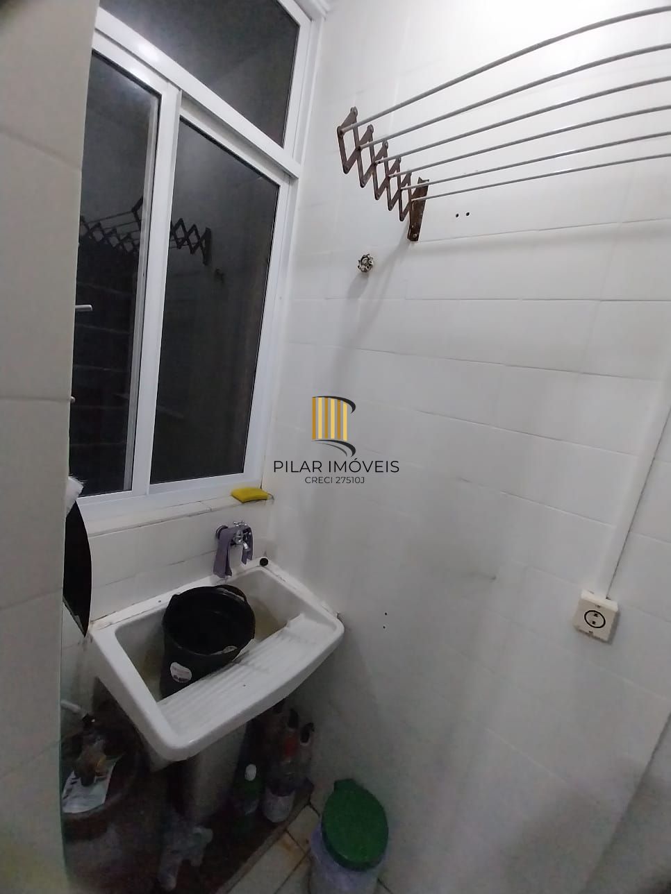 Oportunidade Excelente Apartamento 1D Mobiliado 2 piso com elevador Cidade Baixa.