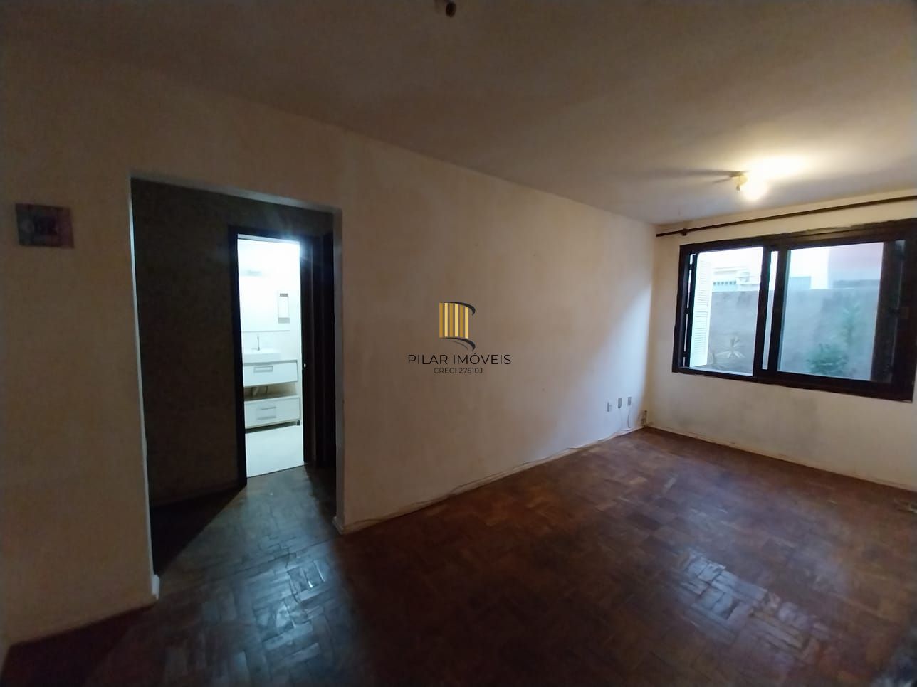 Apartamento térreo, 2 dormitórios. 2 banheiros, demais peças, Menino Deus