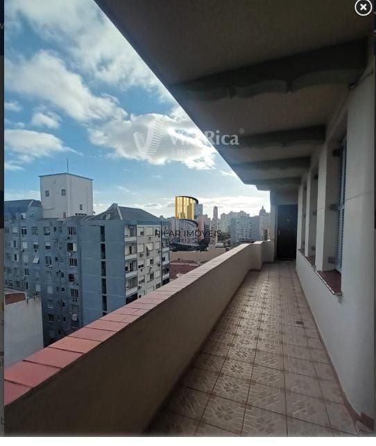Excelente e amplo apartamento 2D desocupado na Cidade Baixa, Porto Alegre, Preço Atrativo.