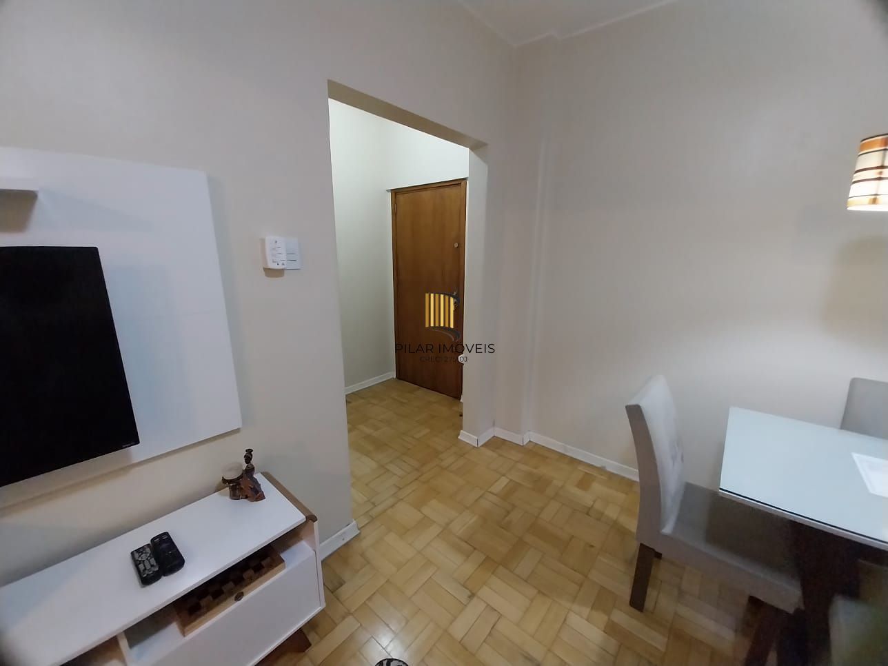 Oportunidade Excelente Apartamento 1D Mobiliado 2 piso com elevador Cidade Baixa.
