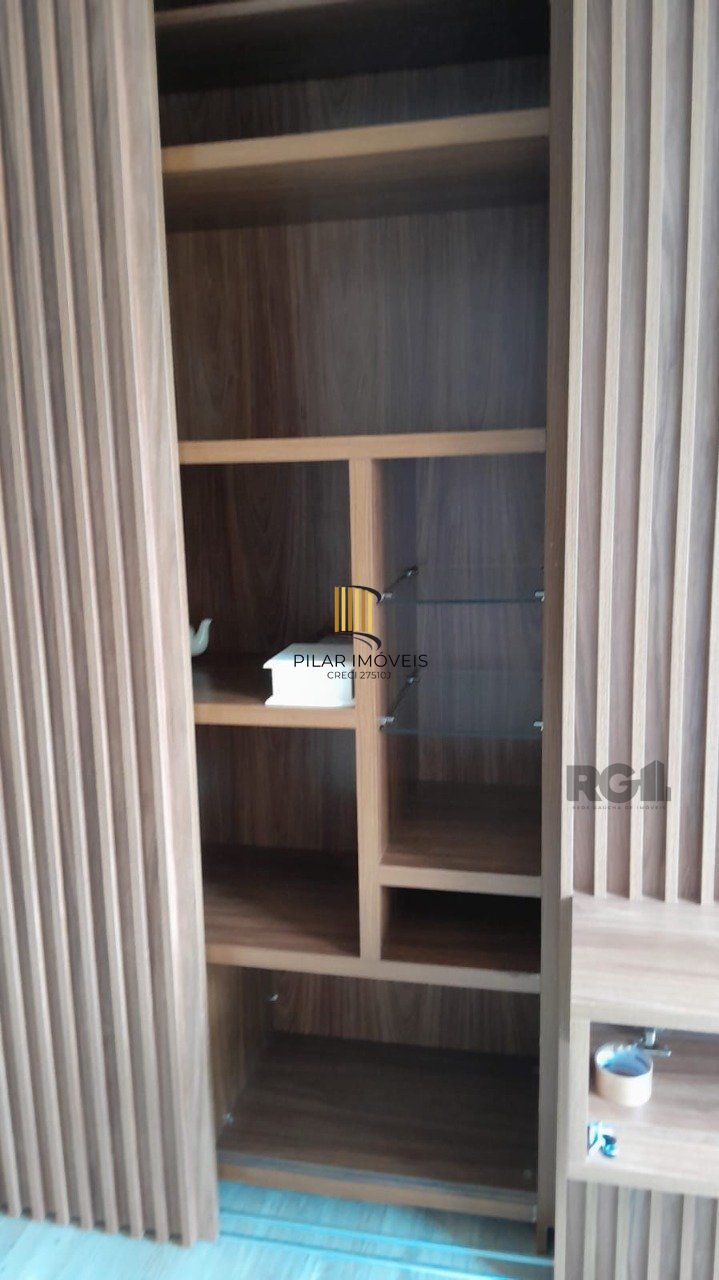 Apartamento semi- mobiliado 02 dormitórios, 01 suíte,andar alto,na Cidade Baixa