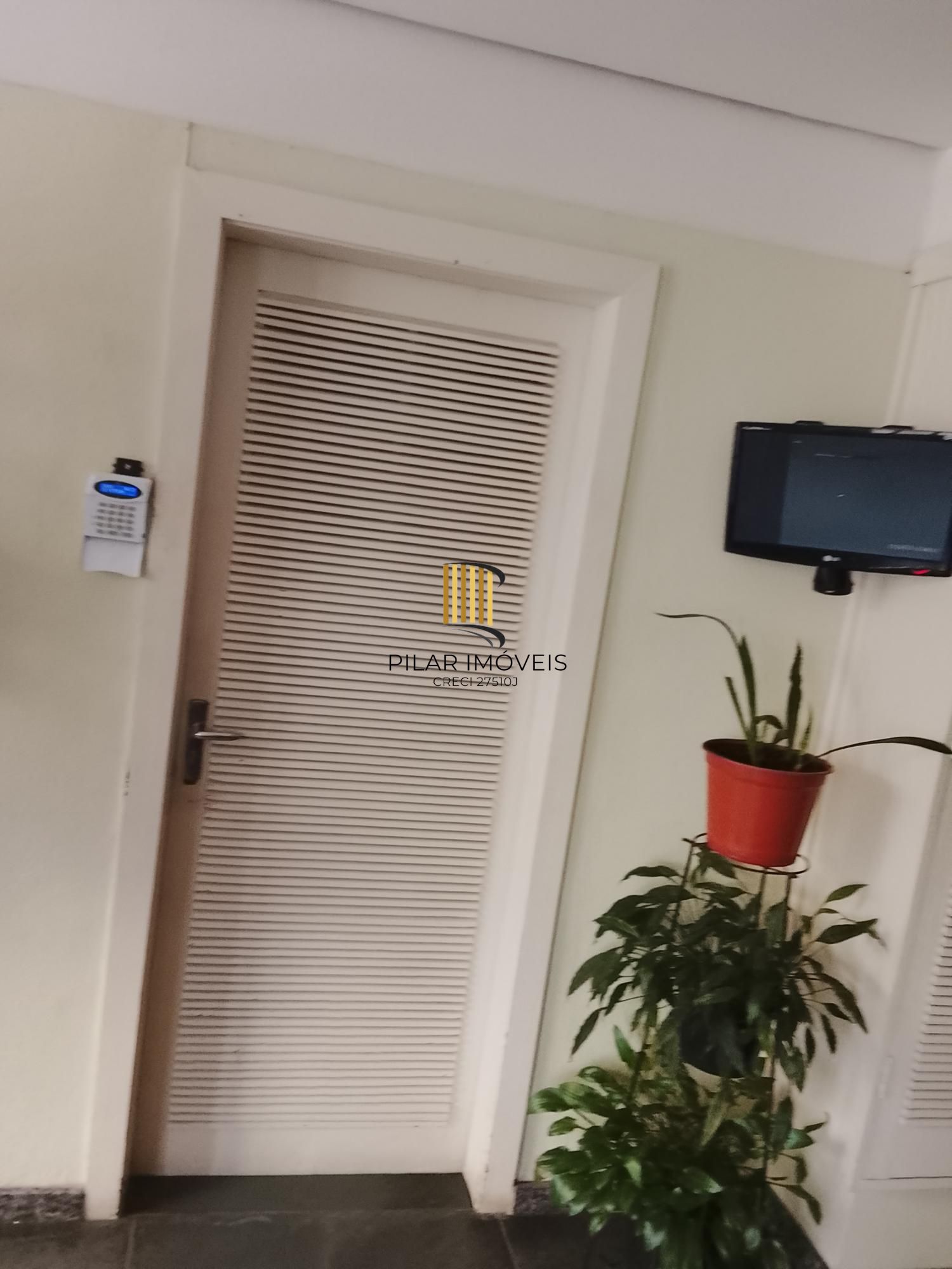 Excelente apto Lateral. 1D, sala, coz, área de serv. banh. Preço Atrativo!