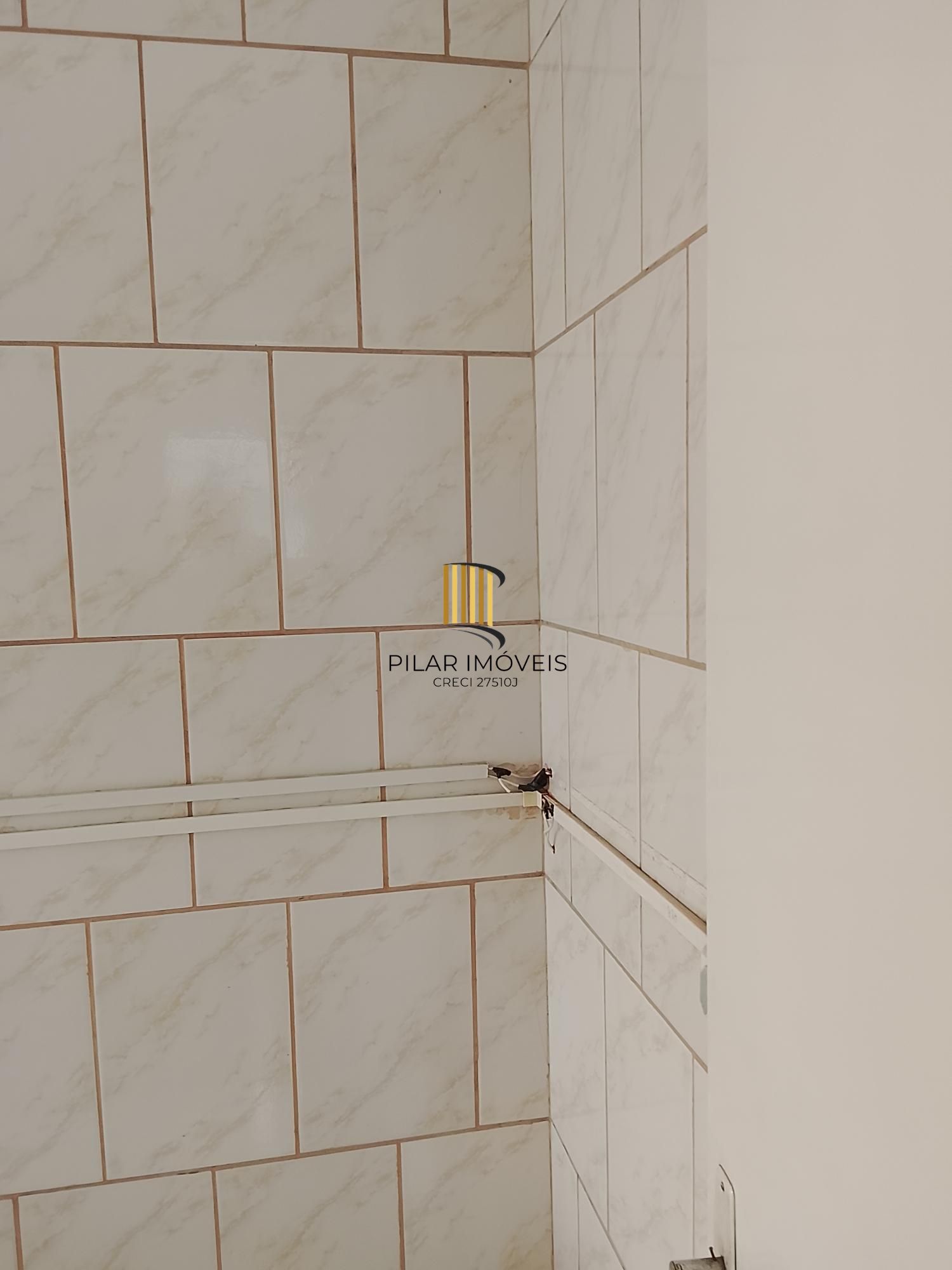 Ótimo apartamento 1D, desocupado na Medianeira, preço atrativo.