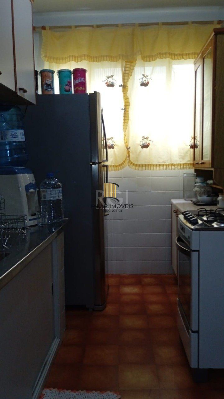 Apartamento com 2 dormitórios ,WC auxiliar, Semi - Mobiliado, Cidade Baixa.