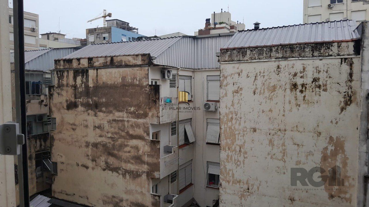 Ótimo Jk,totalmente reformado,desocupado,prédio com elevador,na Cidade Baixa