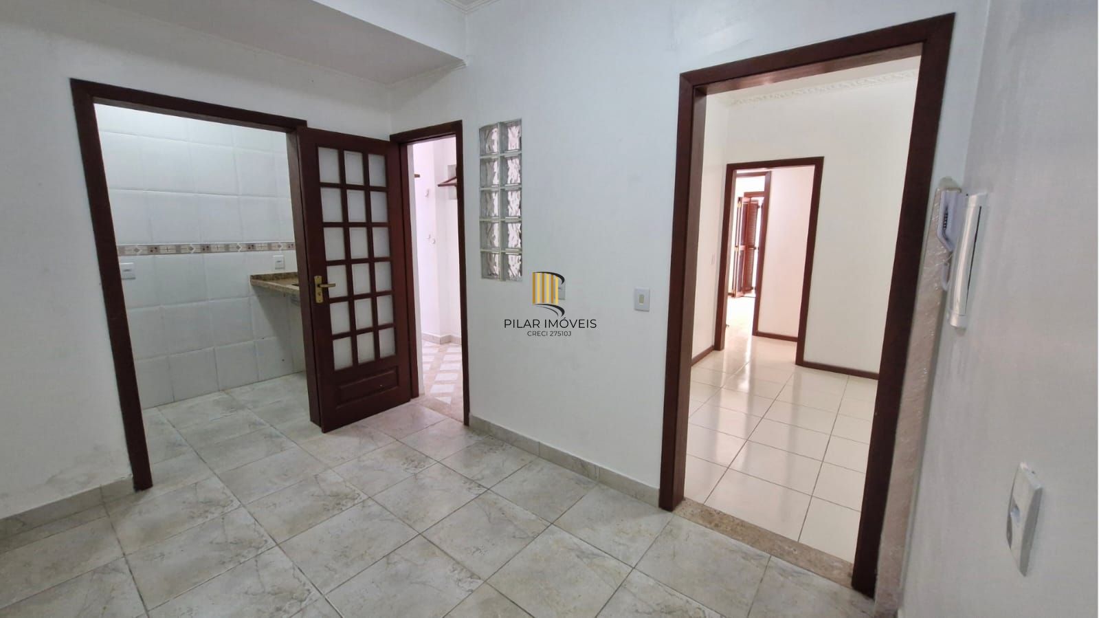 Apartamento com 3 Quartos e 2 banheiros à Venda, 84 m² por R$ 280.000