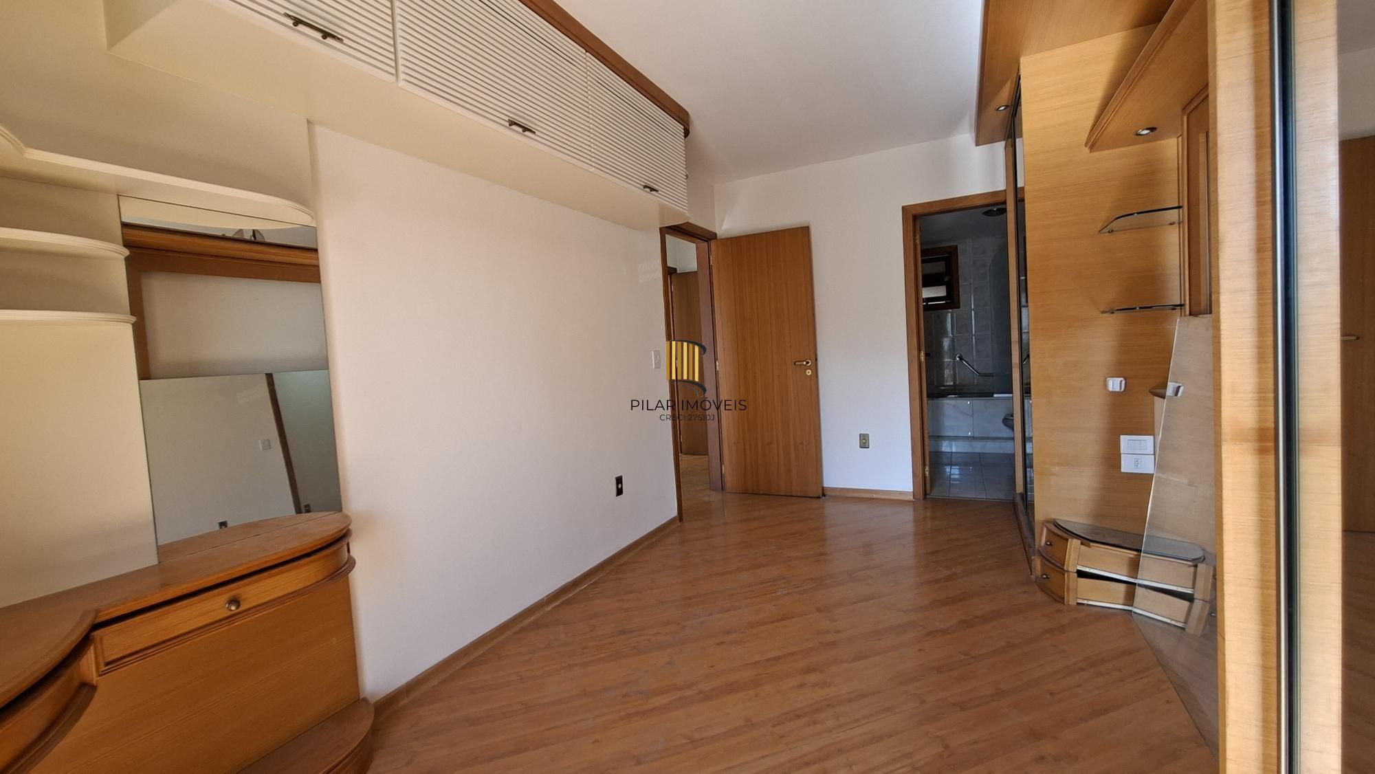 Apartamento com sacada e suite