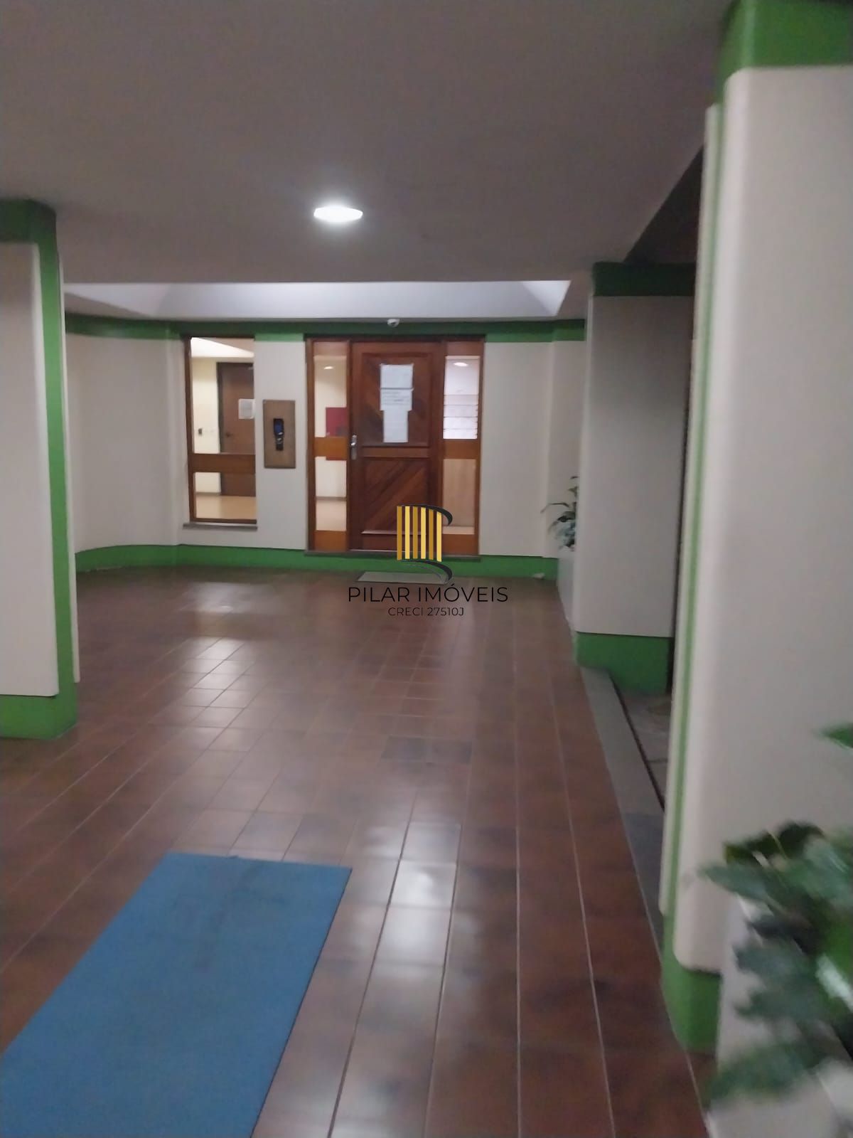 Excelente apartamento, Centro Histórico, de frente, andar alto.