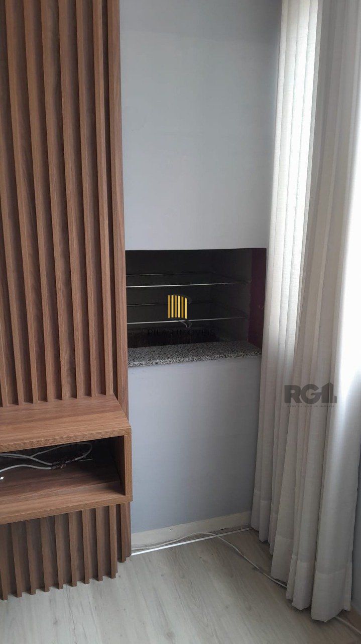 Apartamento semi- mobiliado 02 dormitórios, 01 suíte,andar alto,na Cidade Baixa