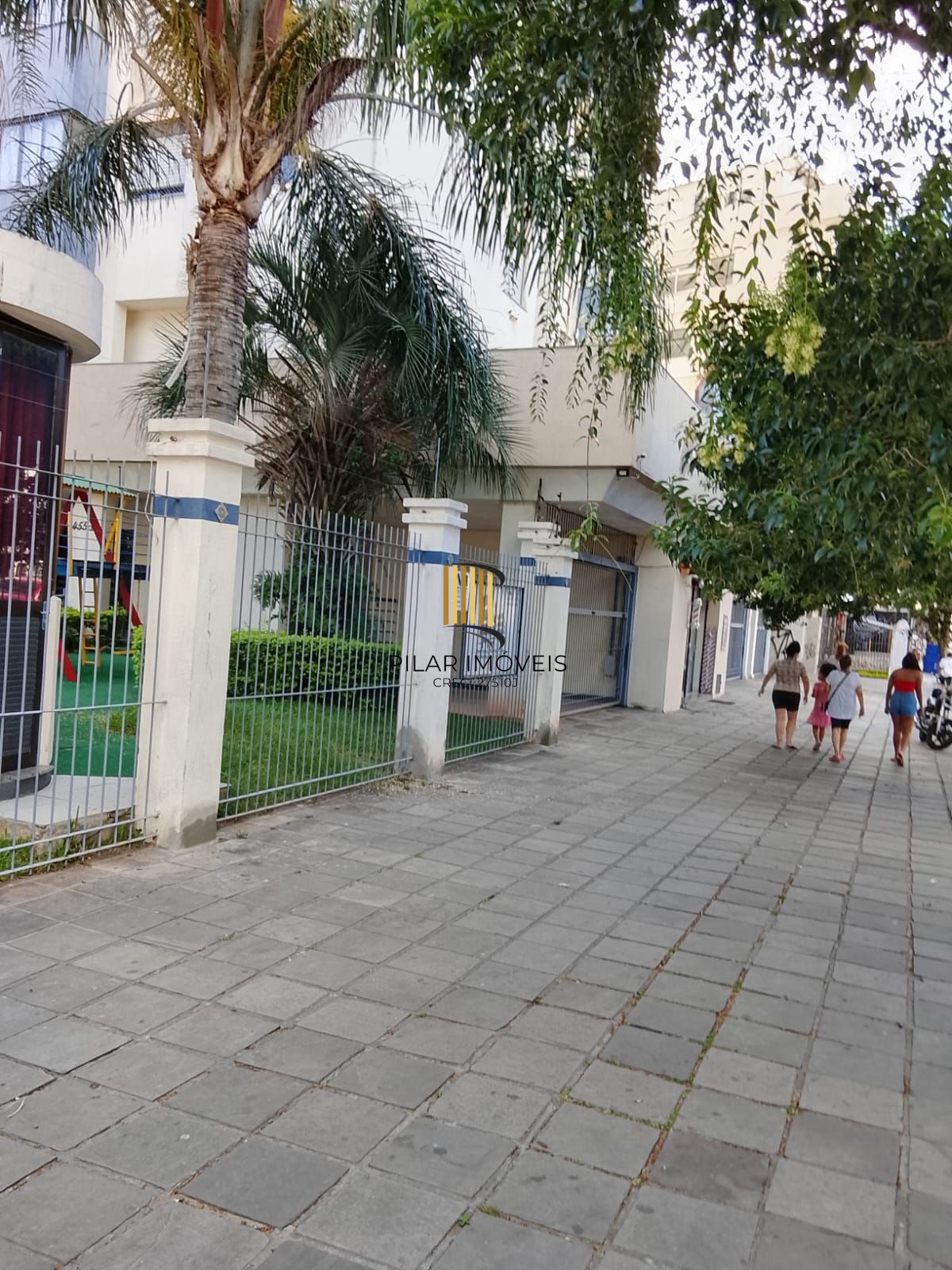 Excelente Apartamento 3D, transformado em 2D, closet mobiliado c/ vaga - Cidade Baixa - Preço Atrativo